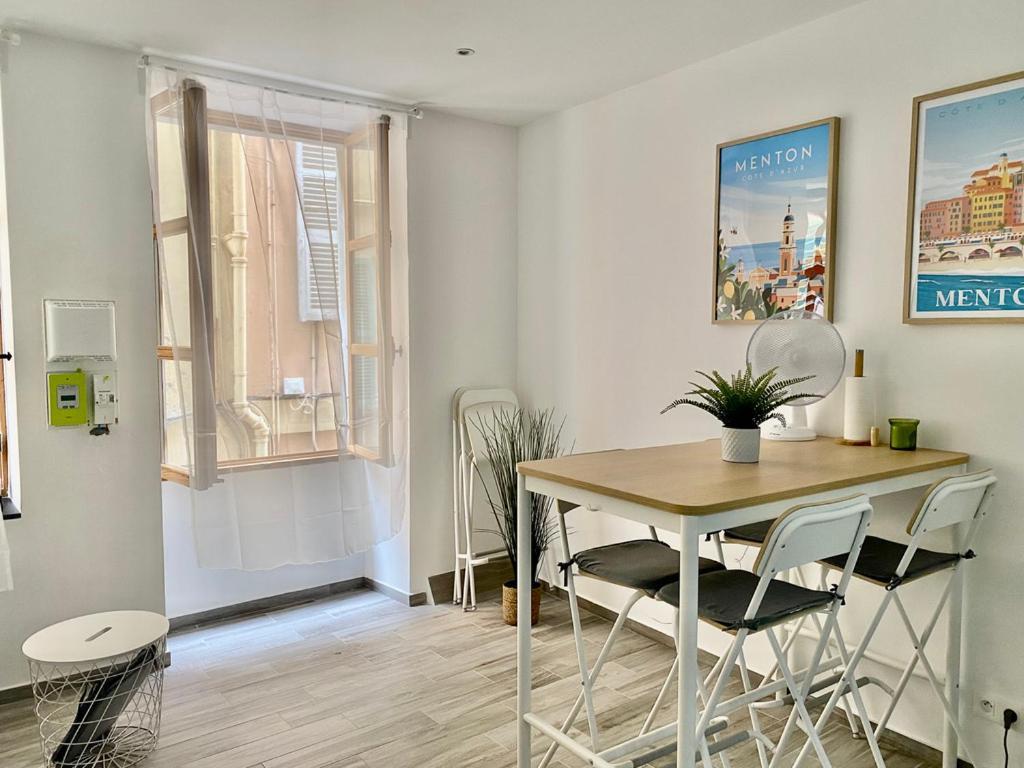 Historical Rue Longue Apartamento Menton Exterior foto